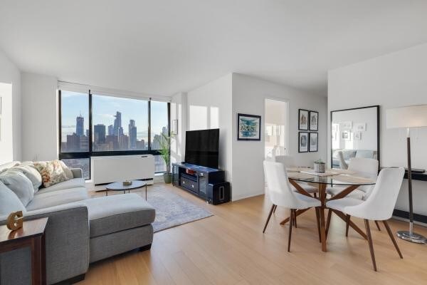 Foto principal - No Fee 3 bed in Doorman building
