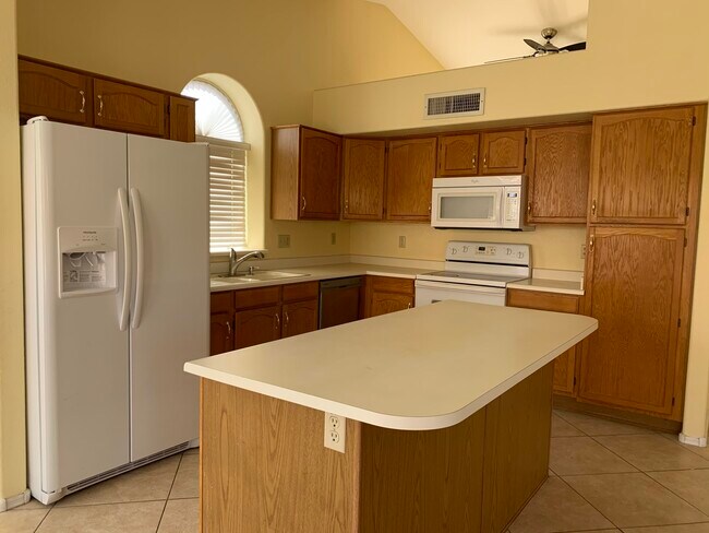 Building Photo - 4538 E Rock Wren Rd