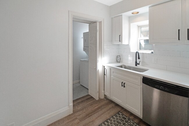 Foto del edificio - 4512 Westminster Pl