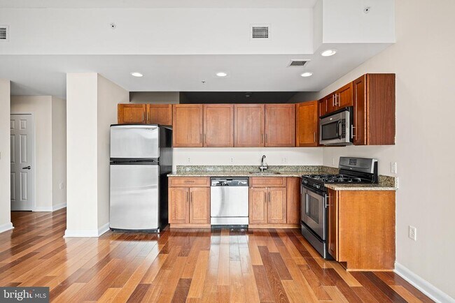 Building Photo - 22 S Front St