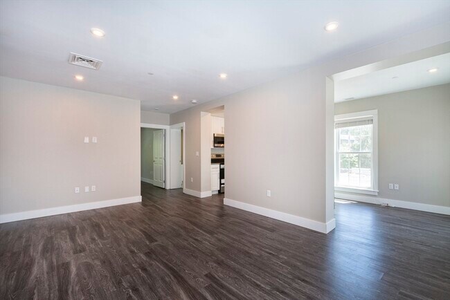 Building Photo - 50 Country Way