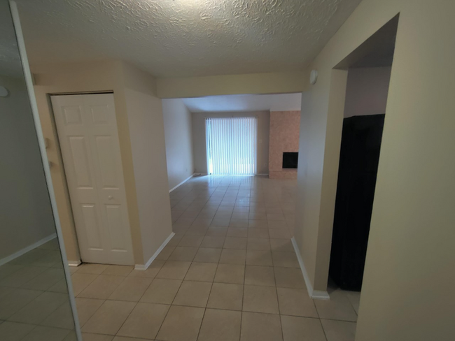 Building Photo - 1350 Worthington Hills Dr