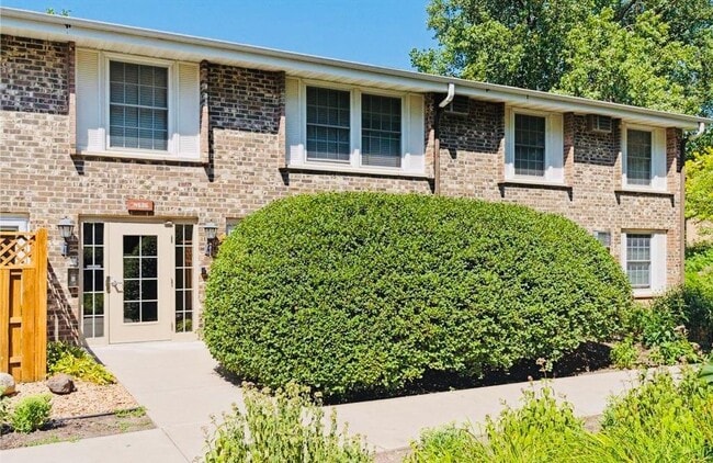 Building Photo - 4536 Cedar Lake Rd S