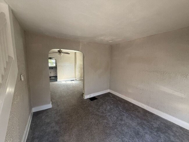 Foto del edificio - Single Family-half double- 2 bedroom/1 bat...