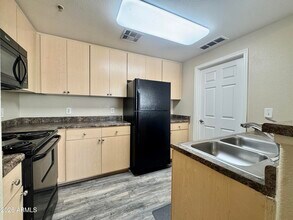 Building Photo - 18416 N Cave Creek Rd