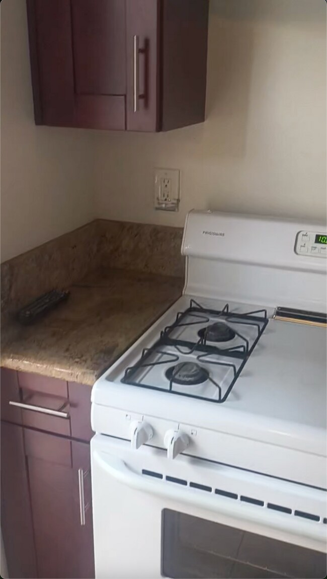 Cocina 2 - 13137 Hartland St
