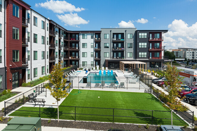 Building Photo - Bold on Blvd Apartments