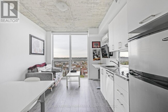 Building Photo - 1900 Simcoe St N