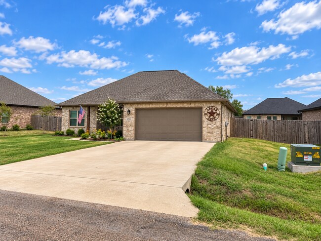 Building Photo - 2311 Camryn Ln