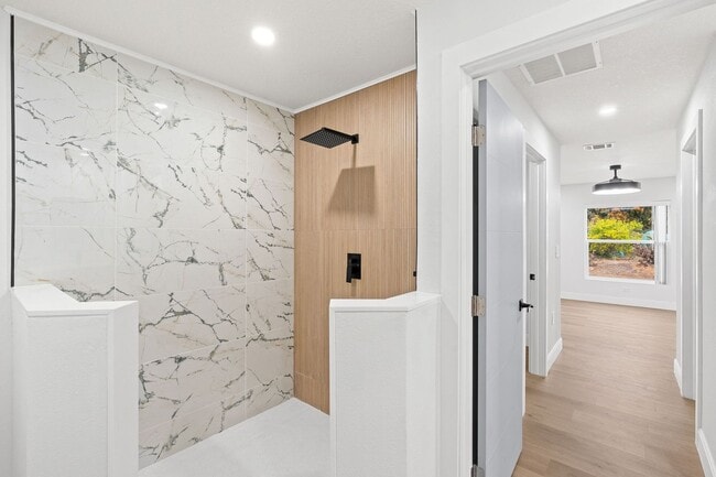 Building Photo - 1623 Espejo St SE