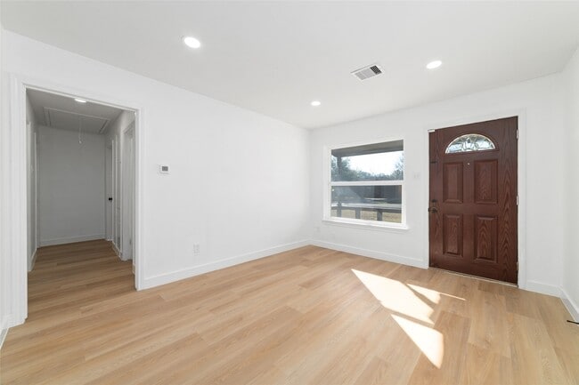 Building Photo - 419 Bellmar Dr