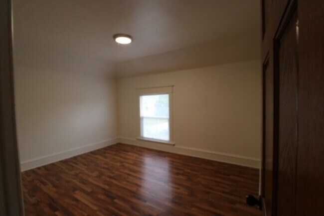 Foto del edificio - 1011 Clara Ave