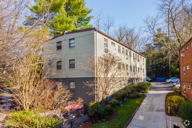Building Photo - 4595-4597 MacArthur Blvd NW