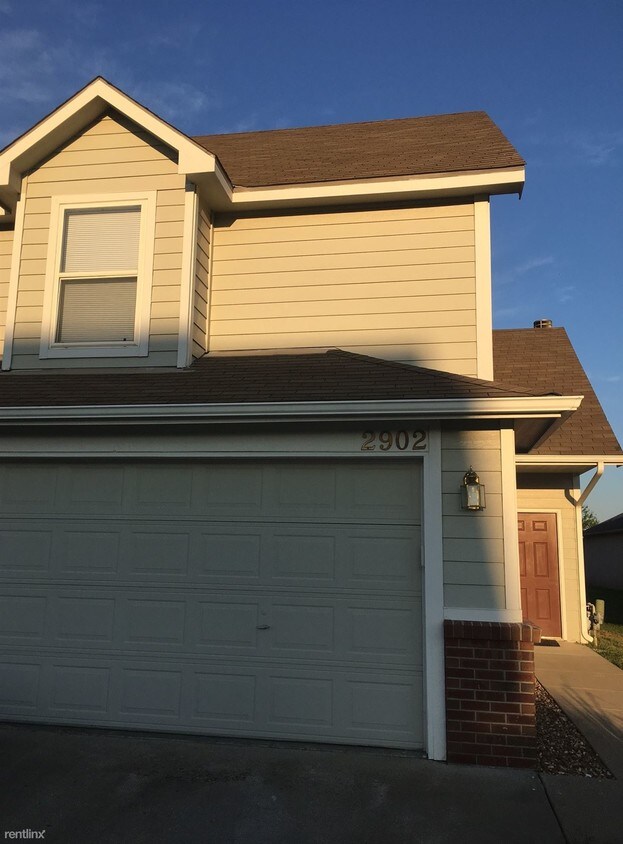 Foto principal - 3 br, 2.5 bath Duplex - 2900 Crestline Dr