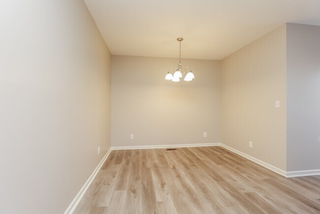 Foto del edificio - 318 Gallop Ln