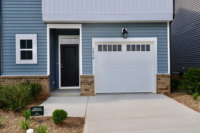 Building Photo - 3410 Star View Dr