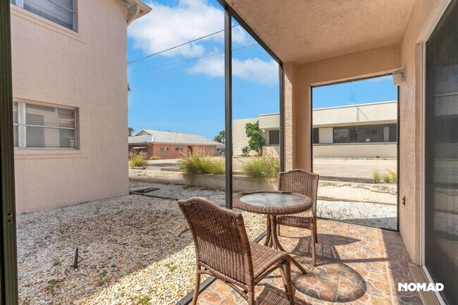 Foto del edificio - Charming 2BR Condo in Venice