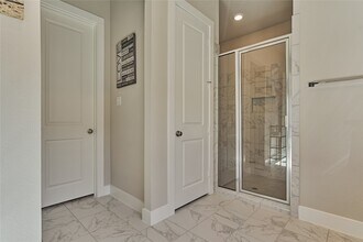 Building Photo - 1716 Encino Blvd