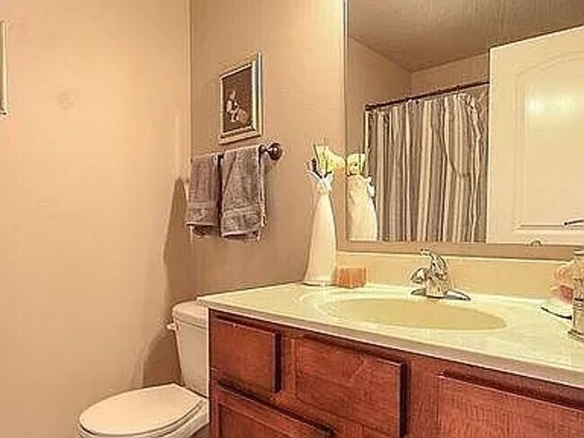 Foto del edificio - Beautiful Townhouse located in a desirable neighborhood in North Liberty