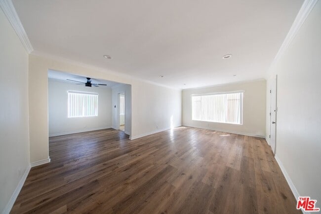 Building Photo - 9205 Alcott St