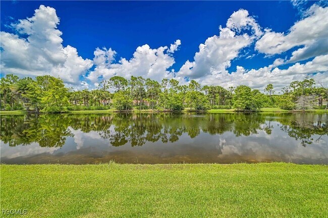 Foto del edificio - 8968 Crown Bridge Way