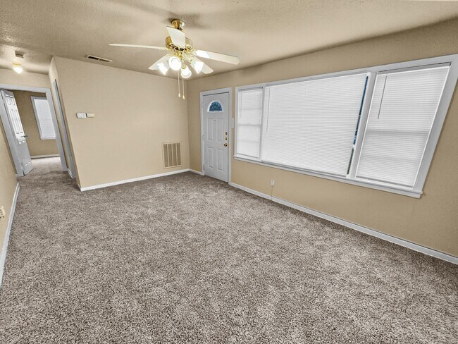 Building Photo - Bright & Open 3 Bedroom Home