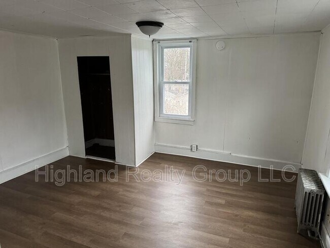 Building Photo - 336 Cherry St