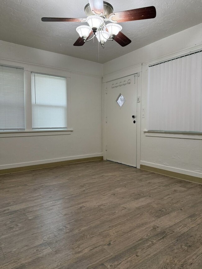 Building Photo - 860w22nd