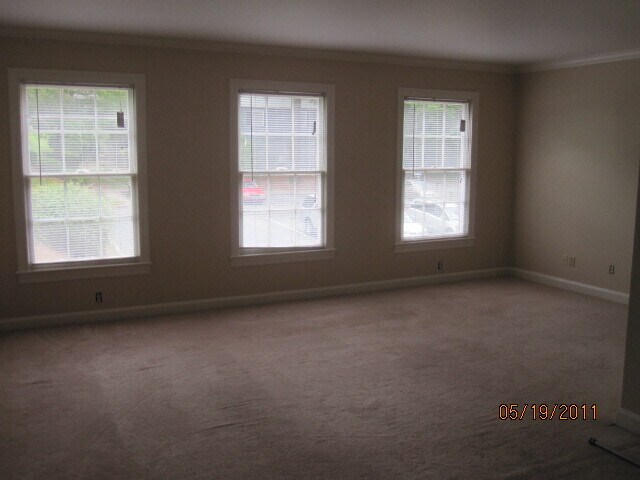 Building Photo - WFU/Buena Vista Area