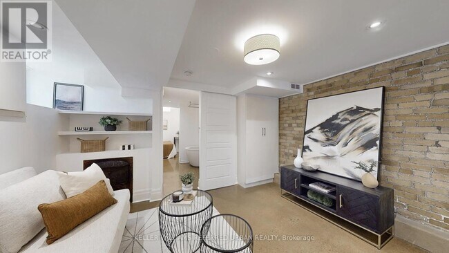 Building Photo - 266 Highfield Rd