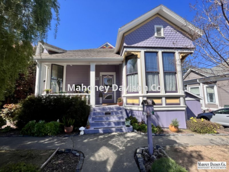 Foto principal - Queen Anne Victorian 5 bdr/3 ba to include...