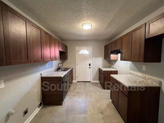 Foto del edificio - 3369 Justine St