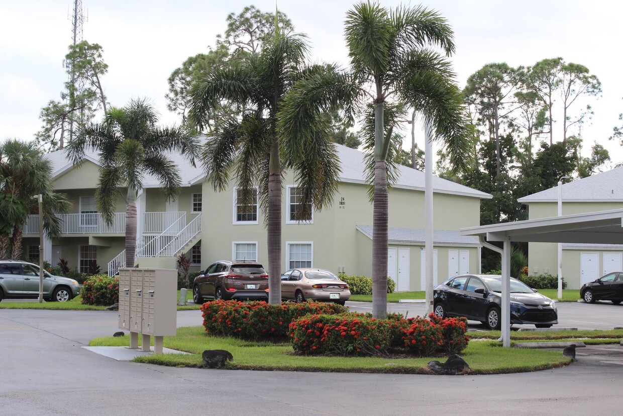 Foto principal - ANNUAL RENTAL - PINE HAVEN-2 BED/2 BATH --...