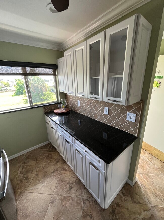 Cocina - 1706 Bikini Ct