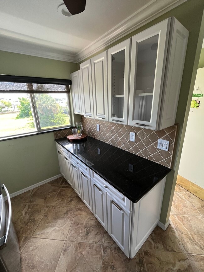 Kitchen - 1706 Bikini Ct
