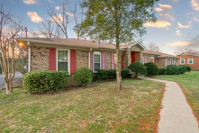 Foto del edificio - Beautifully Renovated Brentwood Home