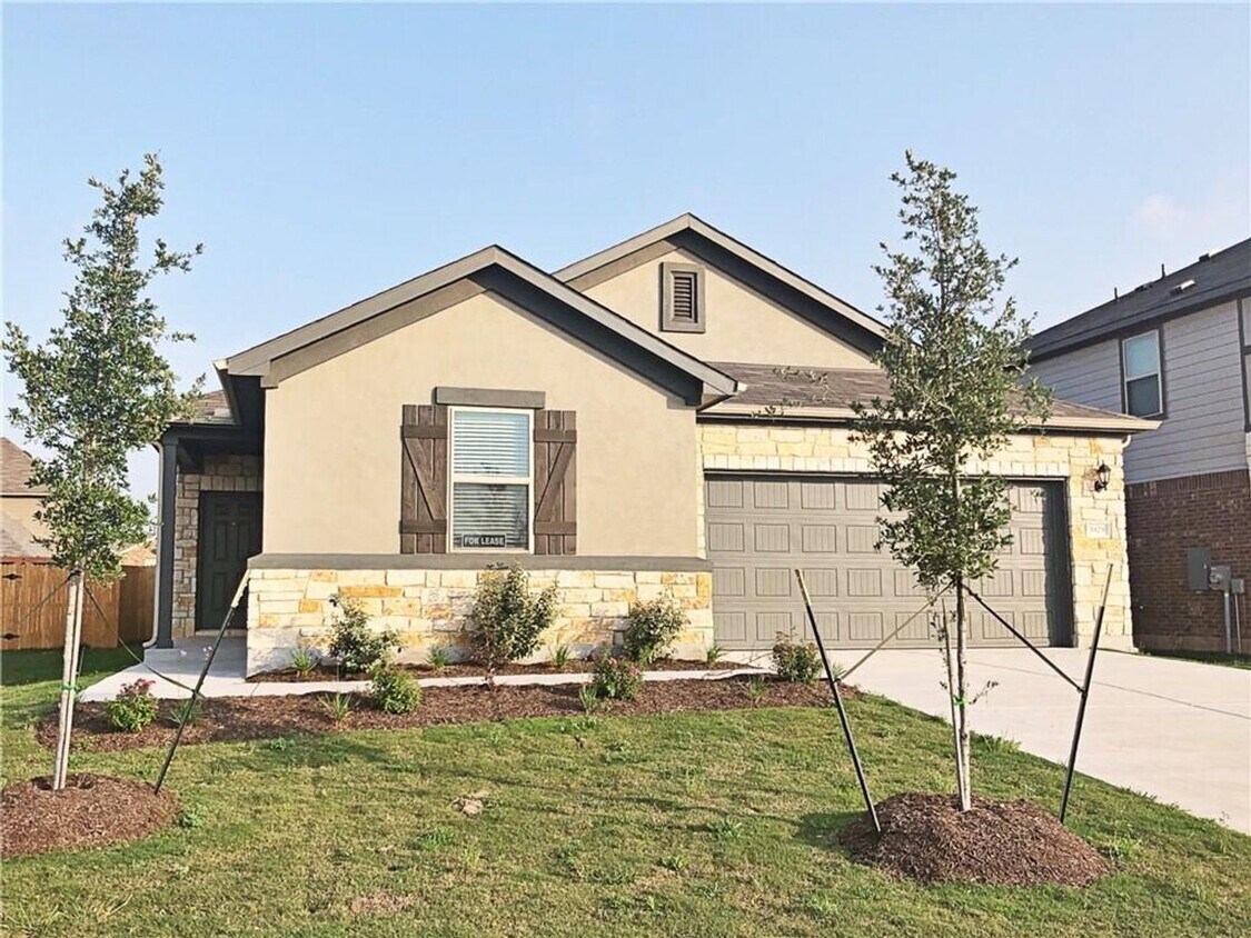 Primary Photo - Gorgeous 4-bedroom home
