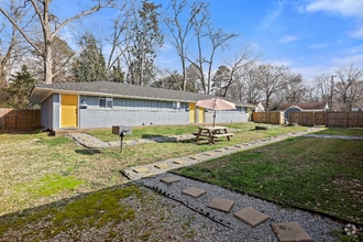 Building Photo - 206 Gunter St
