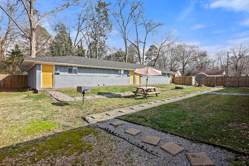 Primary Photo - 206 Gunter St