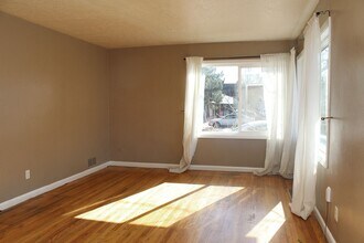 Building Photo - 4728 SE 92nd Ave