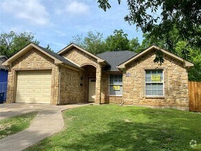 Building Photo - 2511 Fernwood Ave