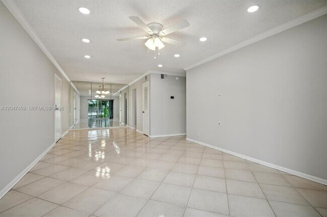 Foto del edificio - 6209 Bay Club Dr