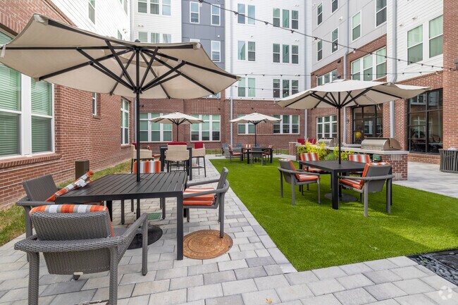 Patio - Varick on 7th