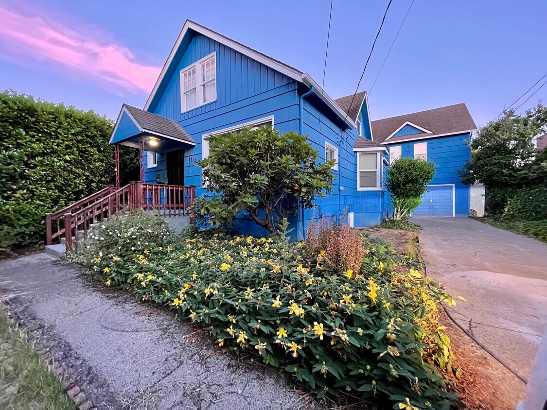 1728 SE Clatsop St, Portland, OR 97202 House Rental in Portland, OR