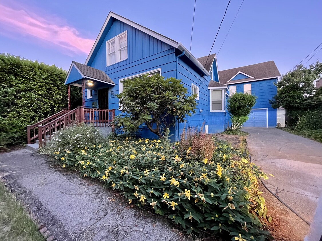 1728 SE Clatsop St, Portland, OR 97202 House Rental in Portland, OR