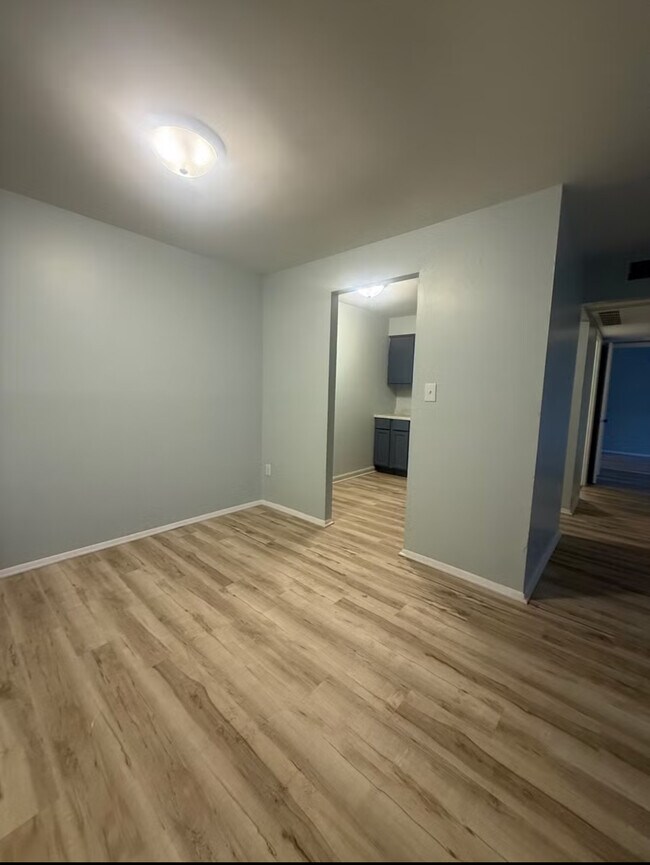 Foto del edificio - 2971 Four Towers Dr