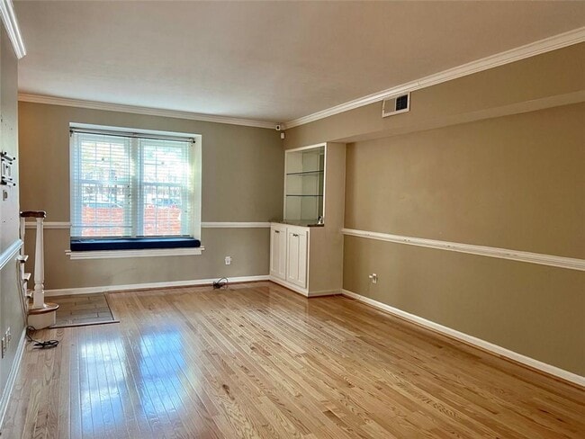 Building Photo - 3101 Colonial Way