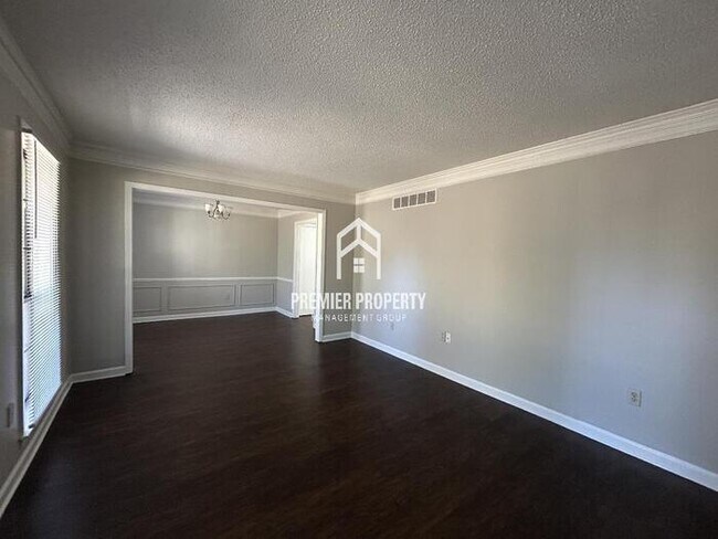 Foto del edificio - 385 Lakeshore Dr N