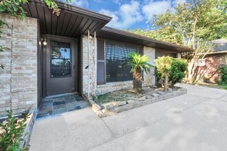 Building Photo - 3806 Charriton Dr