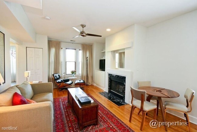 Foto del edificio - 2867 W Leland Ave
